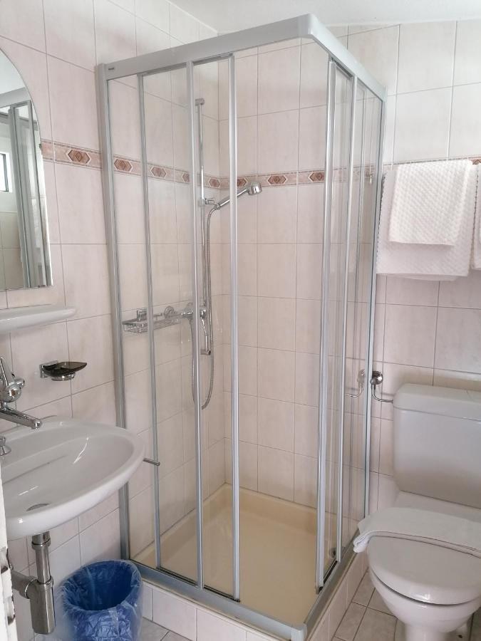 Simplonblick - Self Check-In Motel Raron ภายนอก รูปภาพ